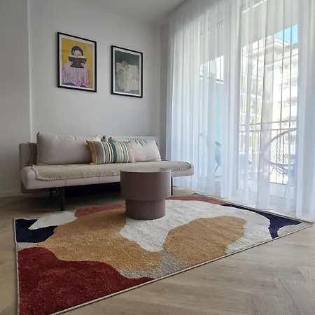 Apartament B14 *