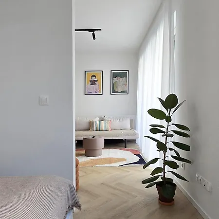B14 * Budapesta